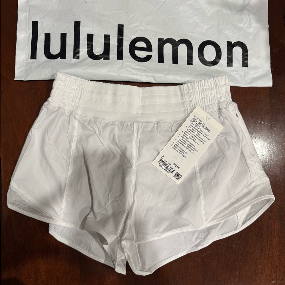 lululemon New With Tags Hotty Hot Shorts Size 6 Color white